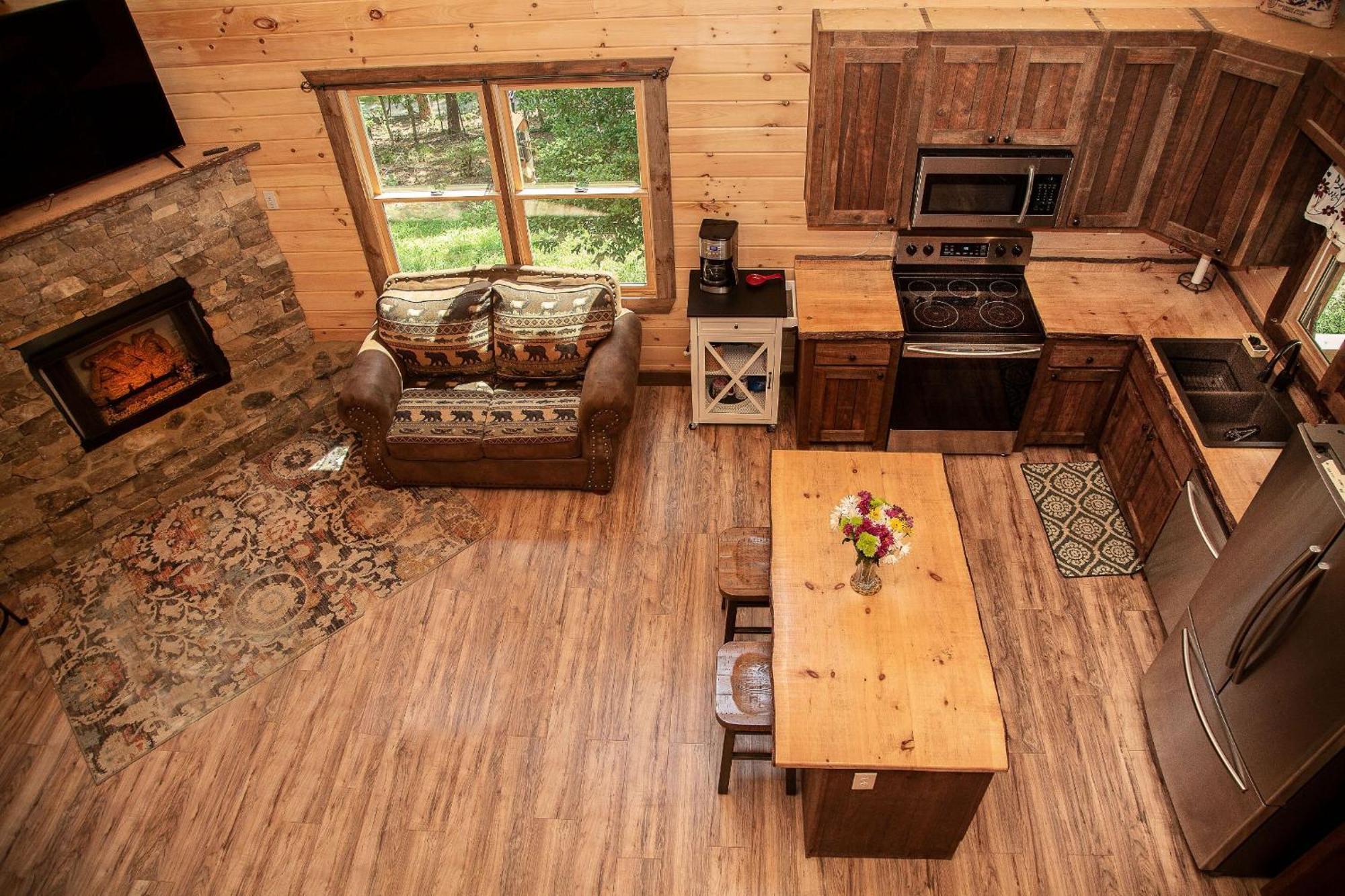 Adore The Smores Rustic Mountain Charm Outdoor Spaces And A Cozy Hot Tub Блу Ридж Екстериор снимка