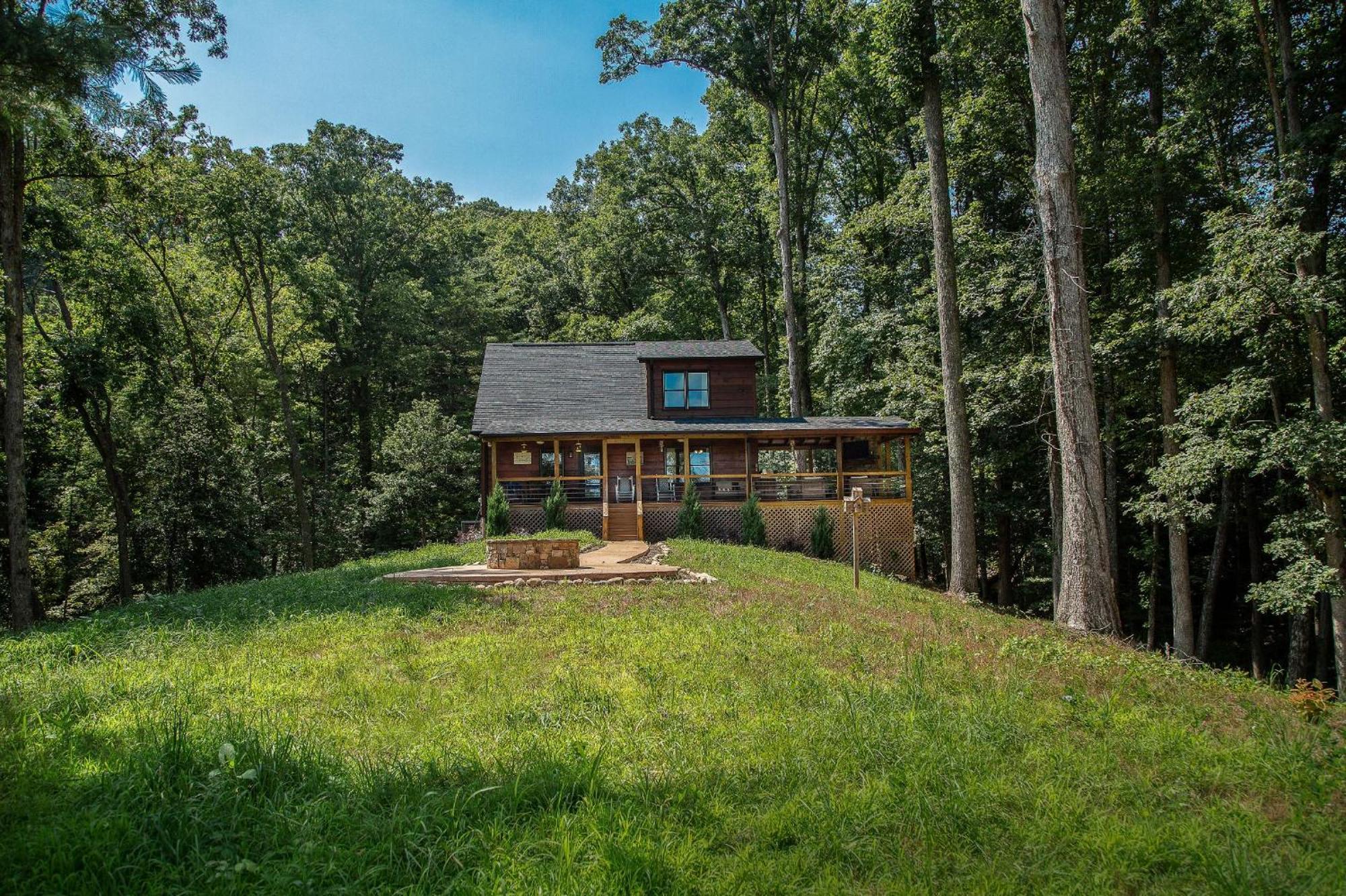 Adore The Smores Rustic Mountain Charm Outdoor Spaces And A Cozy Hot Tub Блу Ридж Екстериор снимка
